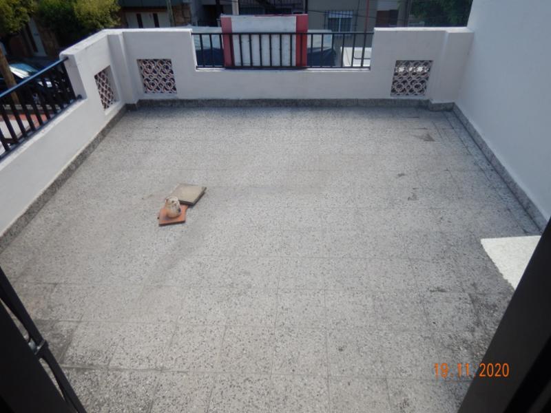 Casa con garaje para 2 autos y Local