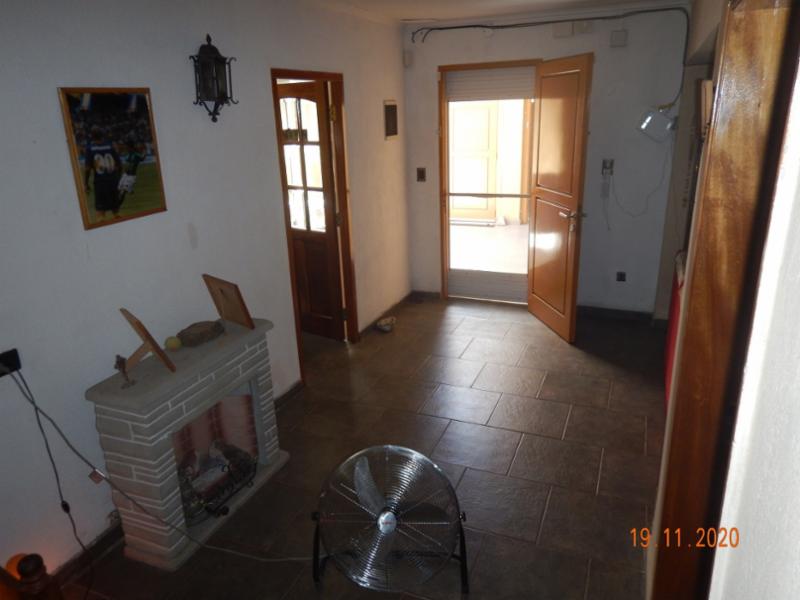 Casa con garaje para 2 autos y Local