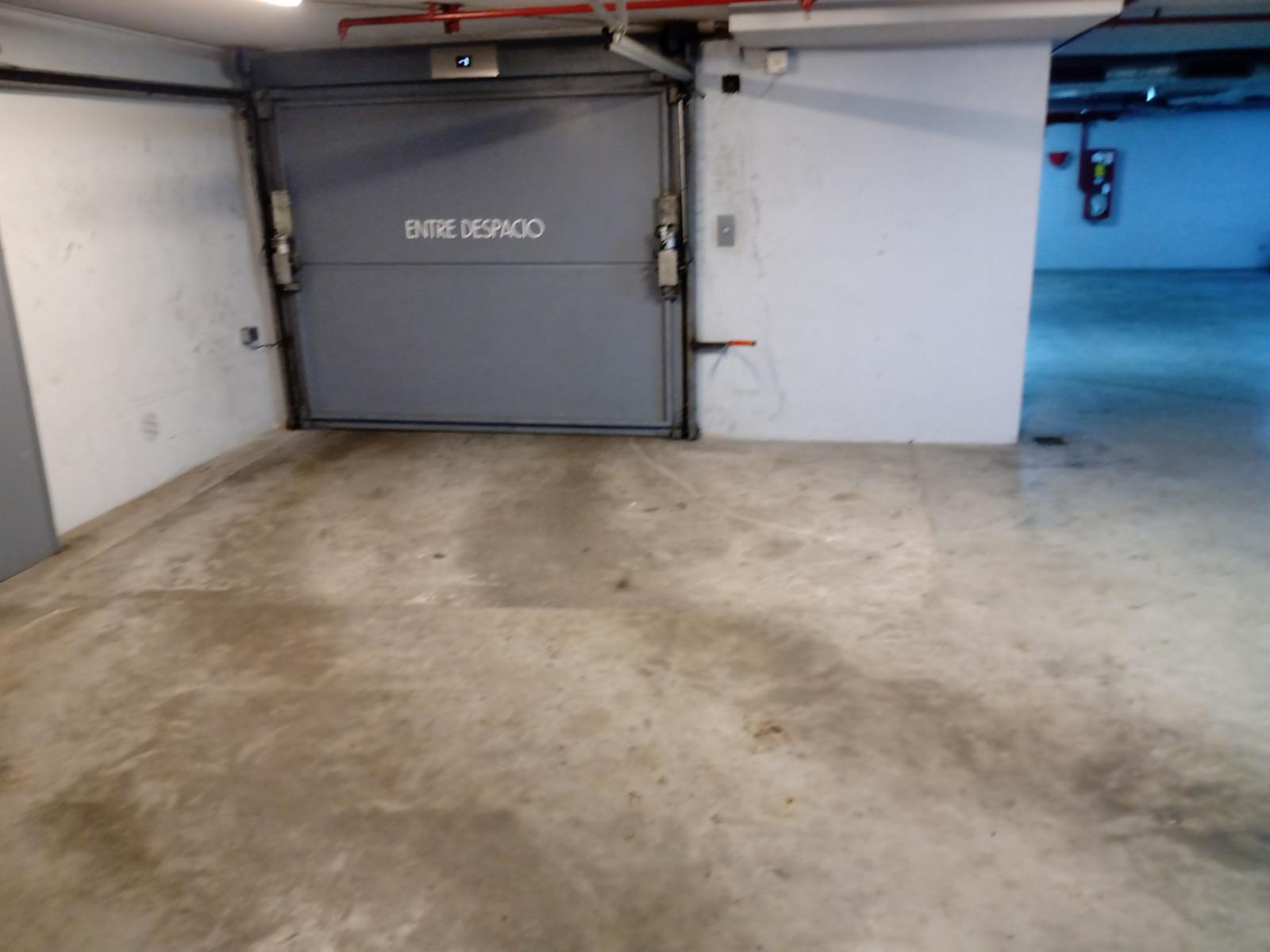 Cochera cubierta en venta