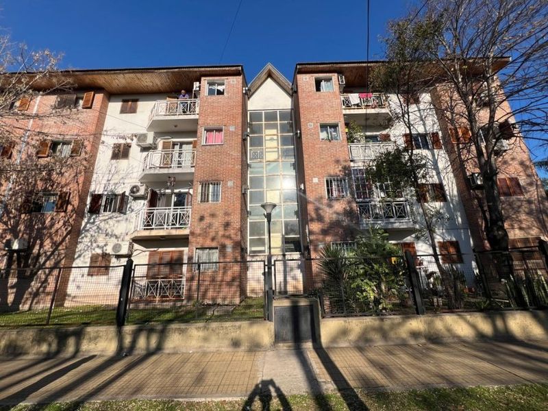 VENTA DE DEPARTAMENTO 3 AMBIENTES EN MONTE GRANDE - CON COCHERA - APTO A CREDITO HIPOTECARIO