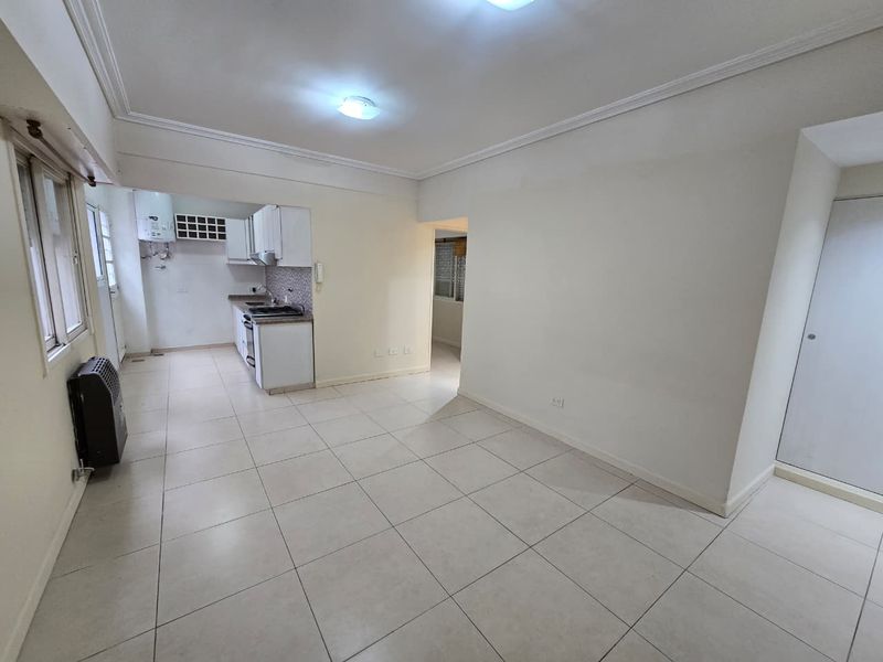 VENTA DE DEPARTAMENTO 2 AMBIENTES CON COCHERA - APTO CRÉDITO HIPOTECARIO