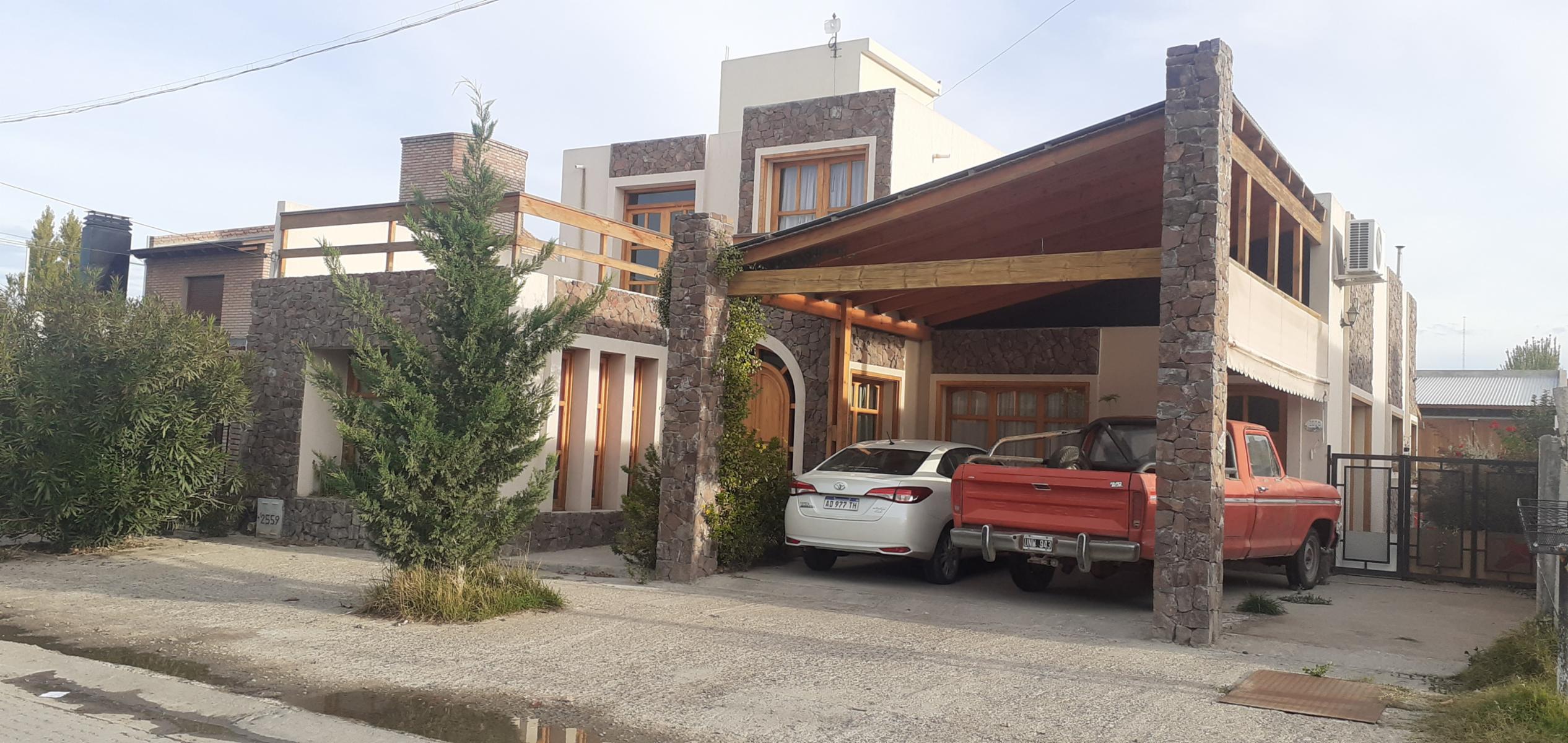 VIVIENDA CON PISCINA