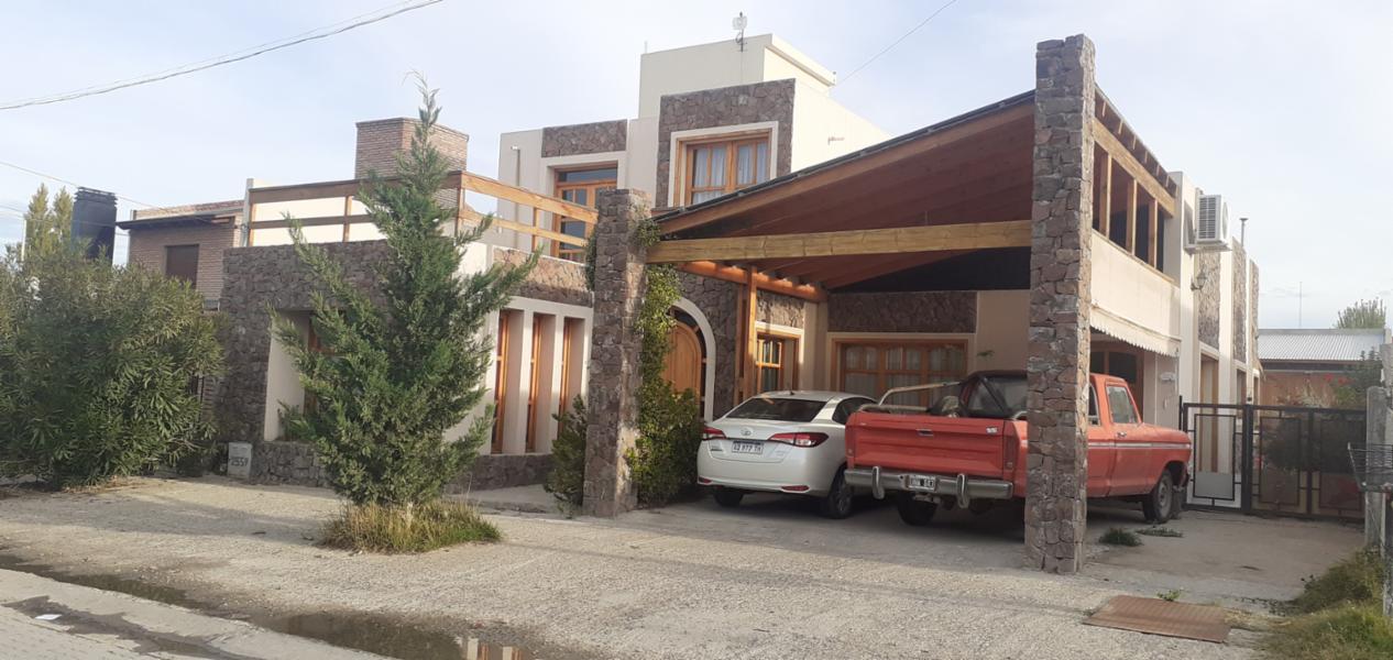 VIVIENDA CON PISCINA